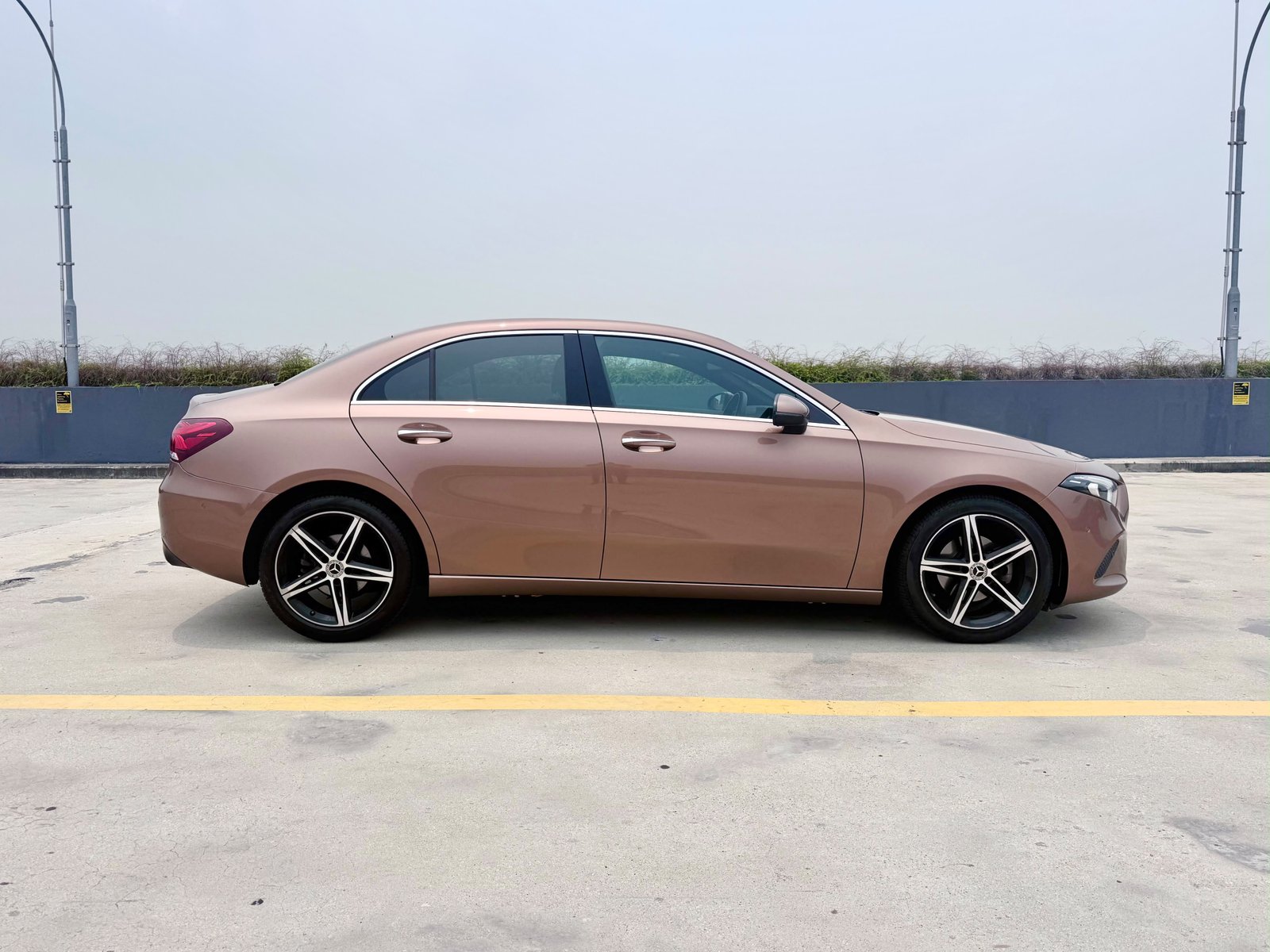 Mercedes-Benz A180 Saloon Progressive photo 4